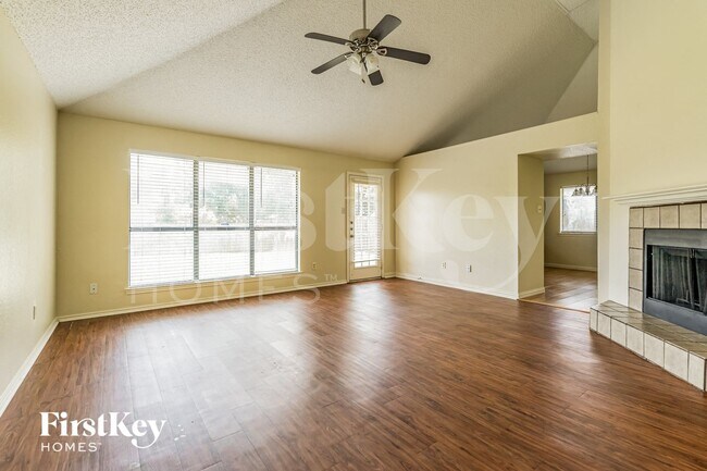 Photo - 3305 Country Creek Ln