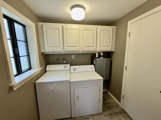 Photo - 372 W Hickory St Casa