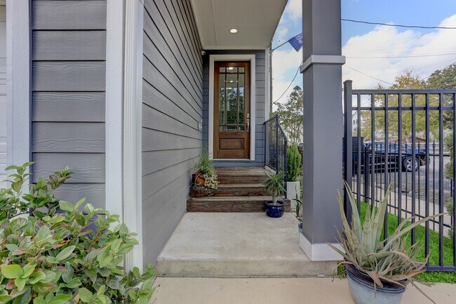 Photo - 1230 W 25th St