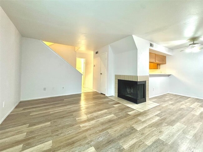 Building Photo - 8036 Sands Point Dr Unit C Rental