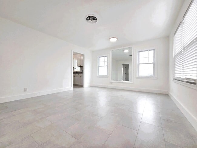 Photo - 813 S 6th St