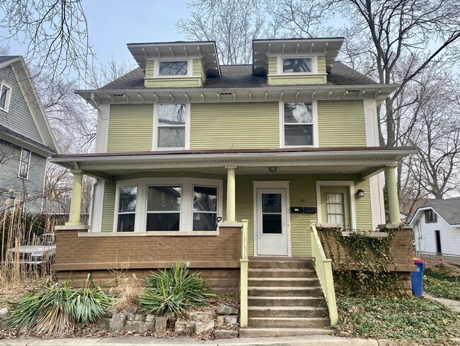 Building Photo - 621 Stanley Terrace NE Unit Apt 1