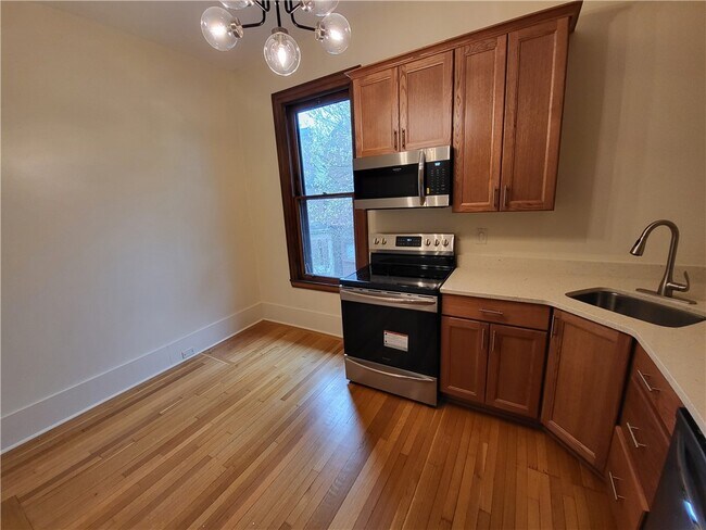 Photo - 1063 East Ave