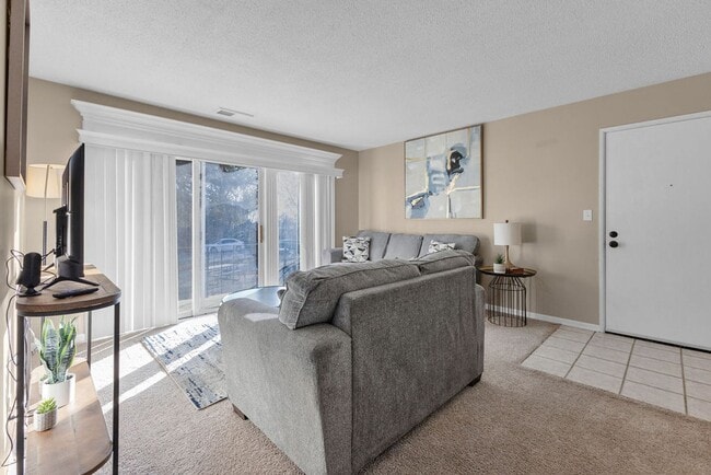 Photo - Comfortable 1 Bedroom Condo Living at Pembroke Gardens