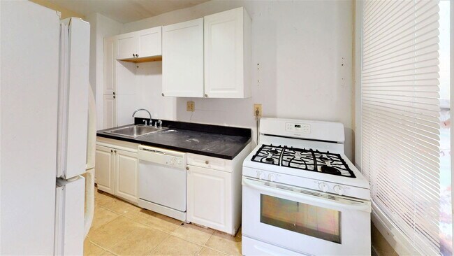 Photo - 1482 Summit St