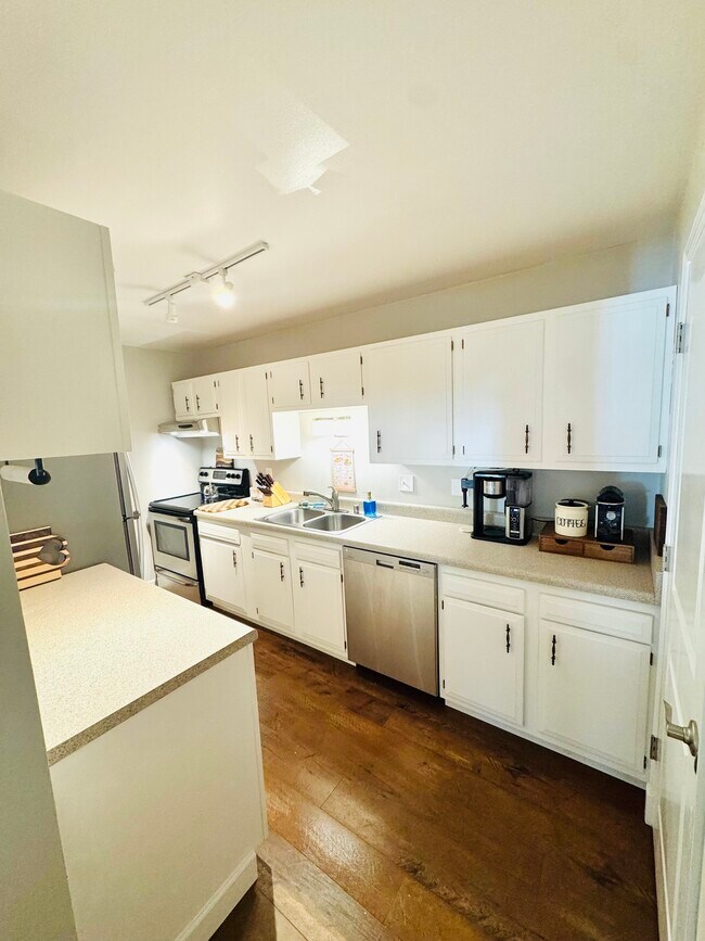 Photo - W170N11495 Armada Dr Unit 15