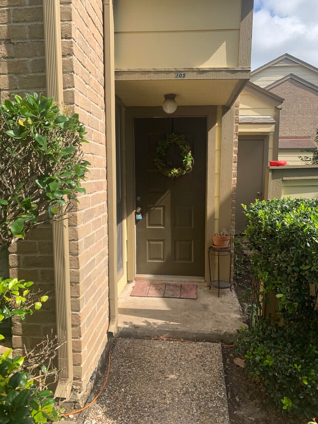 Building Photo - 8299 Cambridge St Unit 105