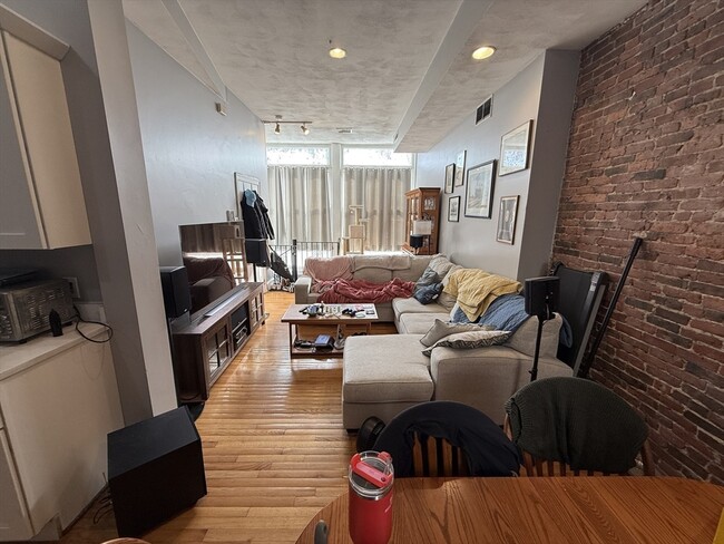 Photo - 146 W Fourth St Unit 1