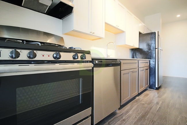 Photo - 824 N Milwaukee Ave