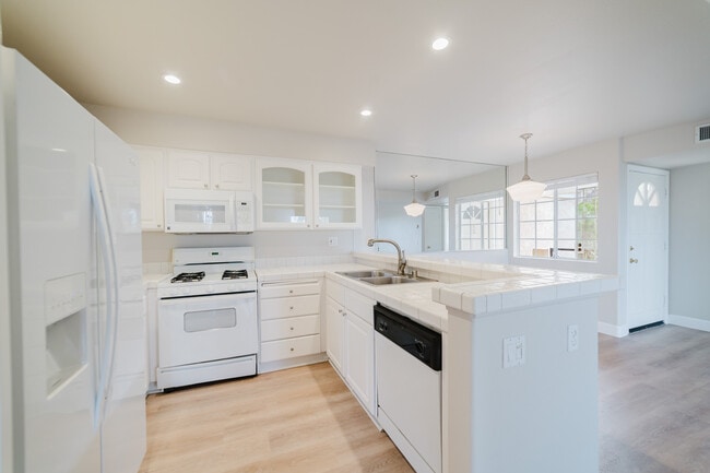Photo - 7001 Ballena Way