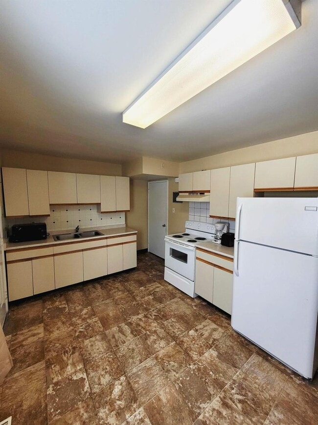 Building Photo - 2 bedroom in Kitimat BC V8C 1W4