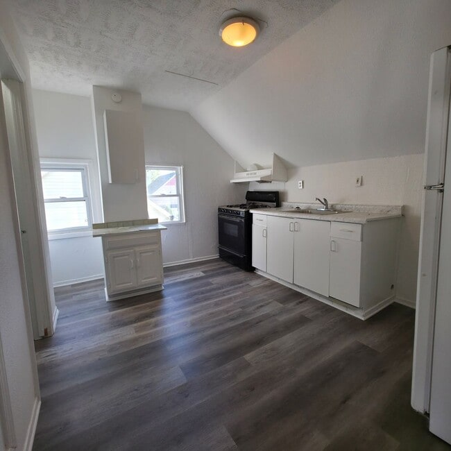 Photo - 3549-3549 Trent Ave Unit #Front Up