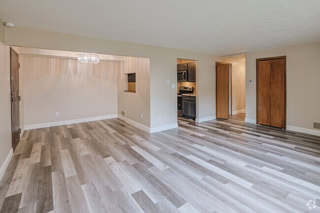 2BR, 1.5BA - 741SF - Living Room