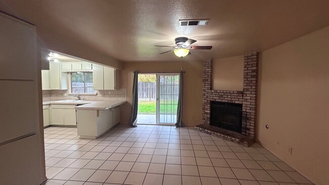 Photo - 560 Clover Dr