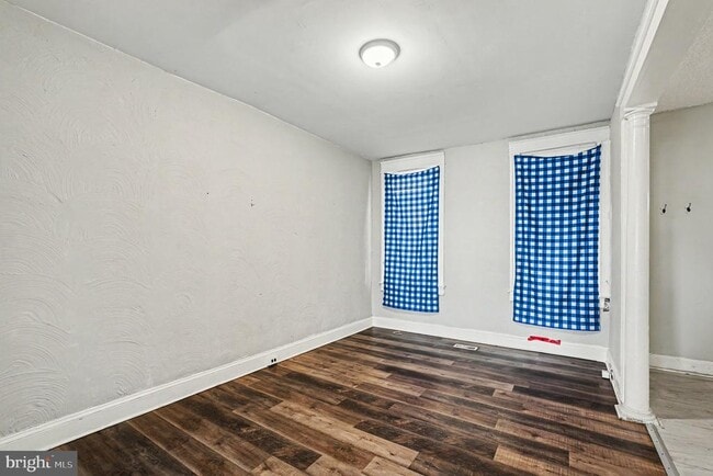 Photo - 409 Edgewood St