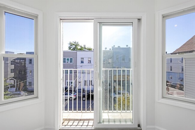 Photo - 62 Hutton St Unit 2