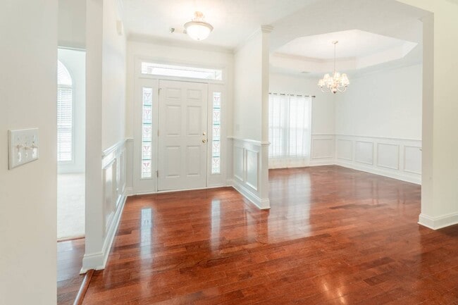 Photo - 256 Southbank Dr