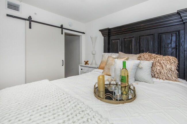 1 Bed, 1 Bath