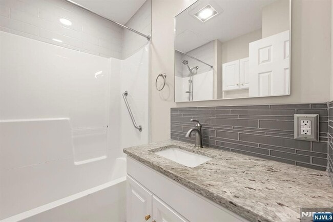 Photo - 197 Maple Ave