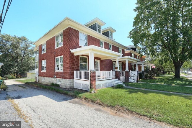Photo - 319 N Stratton St