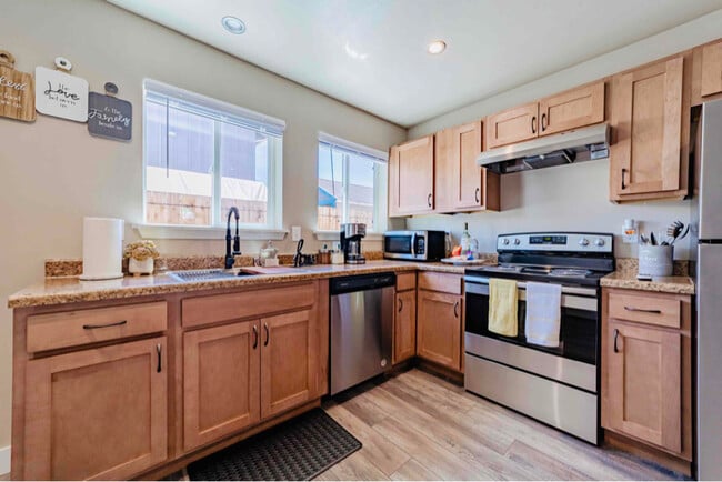 Photo - 2408 Quaker St