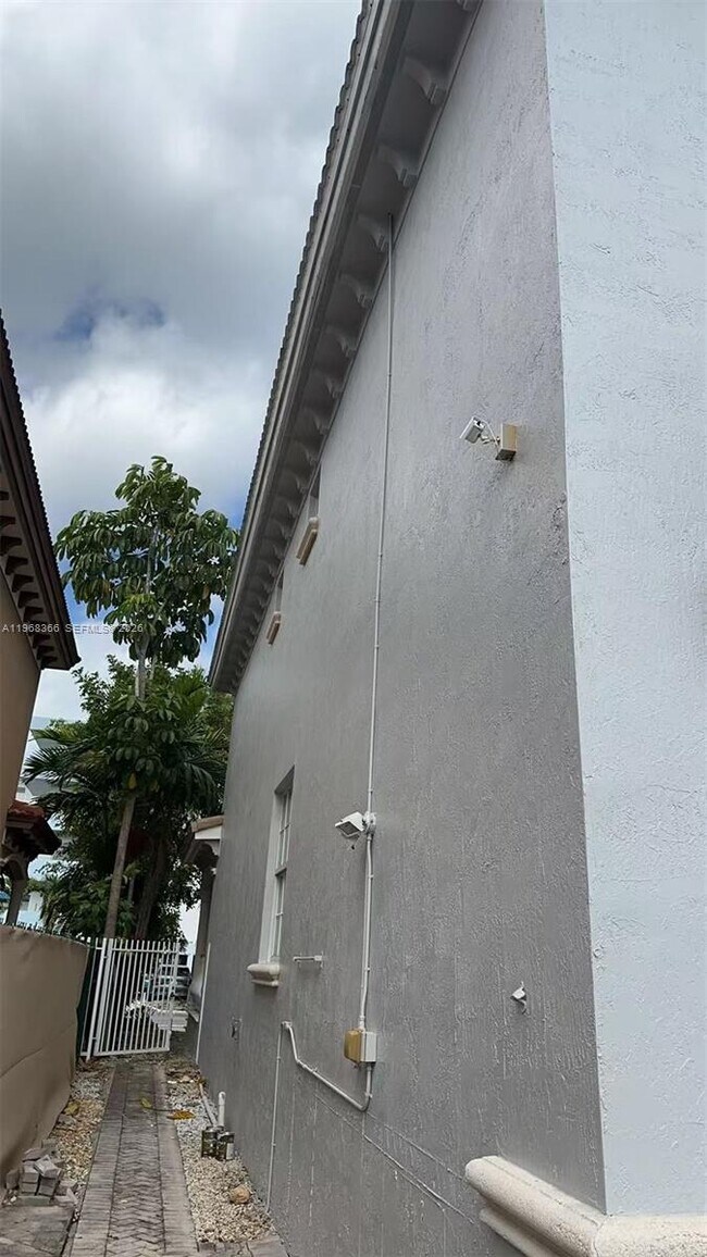 Photo - 3860 NE 168th St