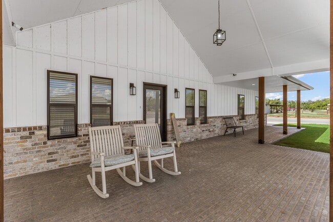 Photo - 304 Mariners Wy