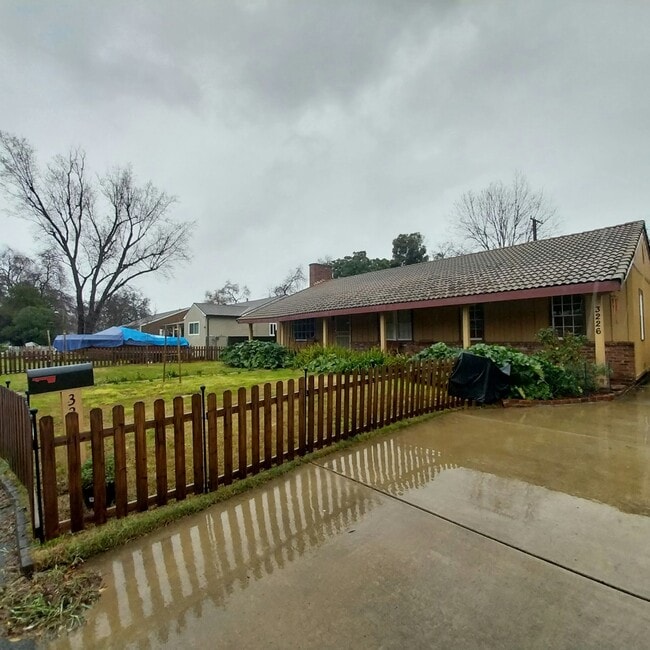 3226 Pilgrim Ct