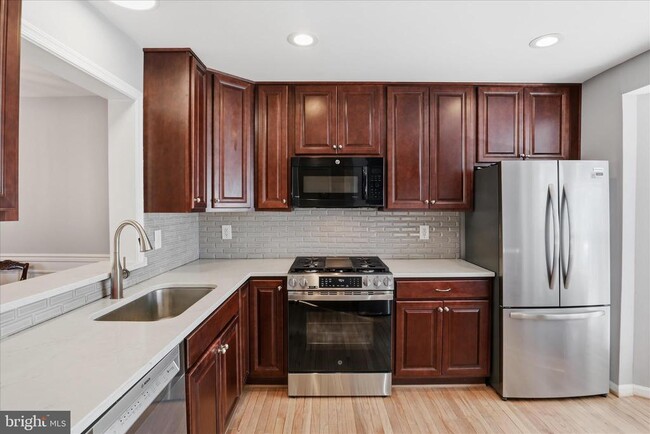 Photo - 43861 Laburnum Square