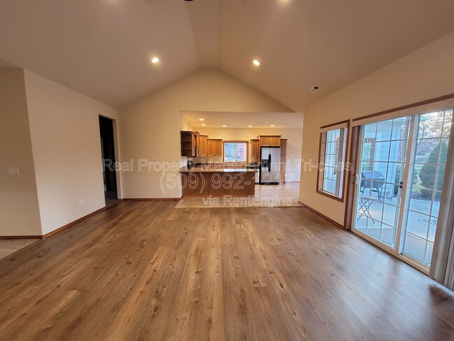 Photo - 19 Jasmine Ln