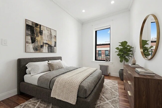 Photo - 248 Mott St Unidad 5-6