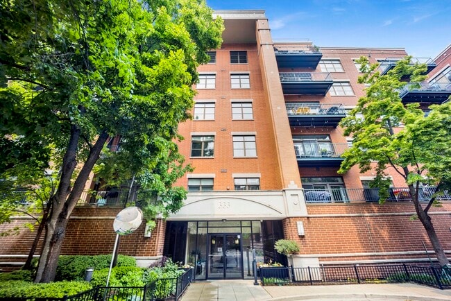 Photo - 333 N Jefferson St Unidad 407 Rental