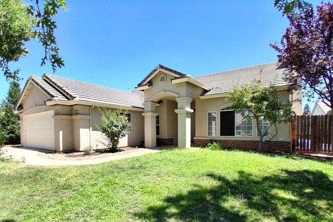Building Photo - 10374 N Sierra Vista Ave