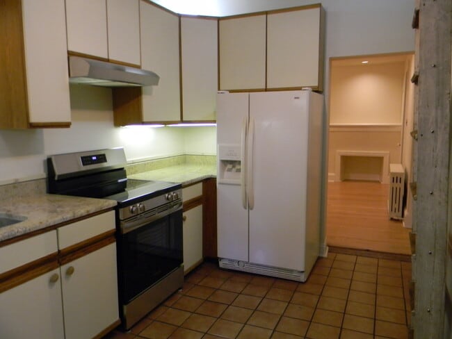 Building Photo - 311 N High St Unit Rear Apartment
