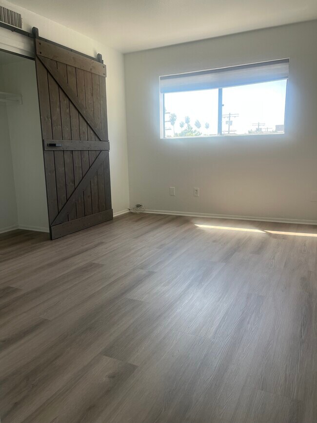 Photo - 14746 Delano St