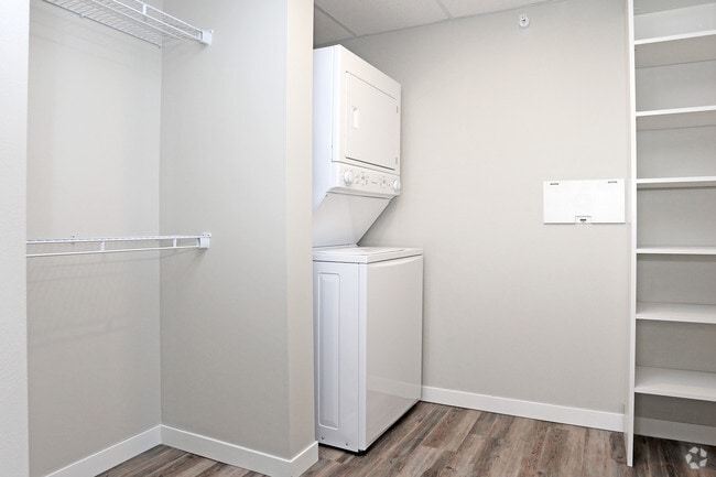320 North Apartment Laundry