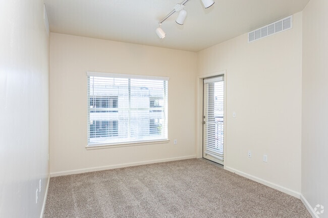2BR, 2BA - 868SF - Living Room - Liberty Center
