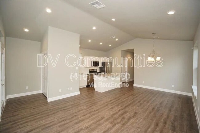 Building Photo - 1202 3rd St
