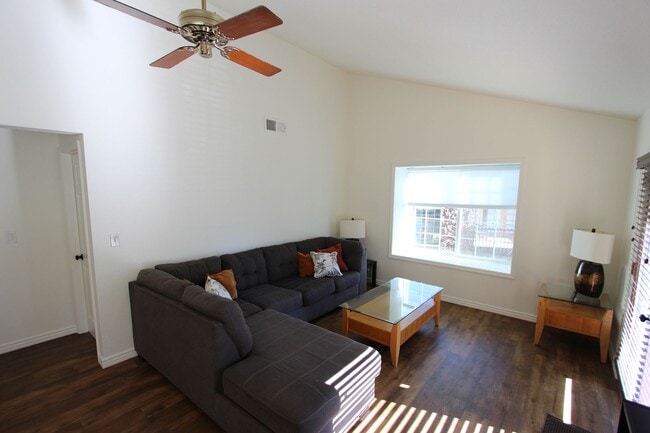 Building Photo - Short-Term Furnished Rental with Mountain Views | $500 Move-In Special Unit #22