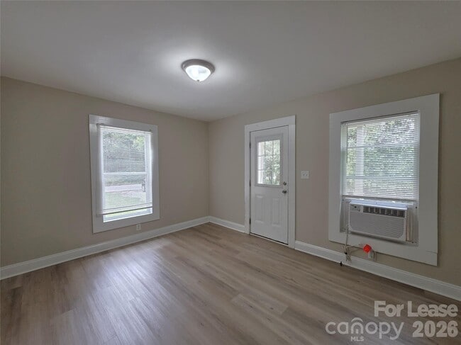 Photo - 1417 Oakshade Ave
