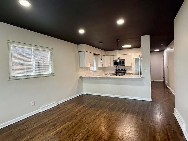 Building Photo - 316 E 18th Ave