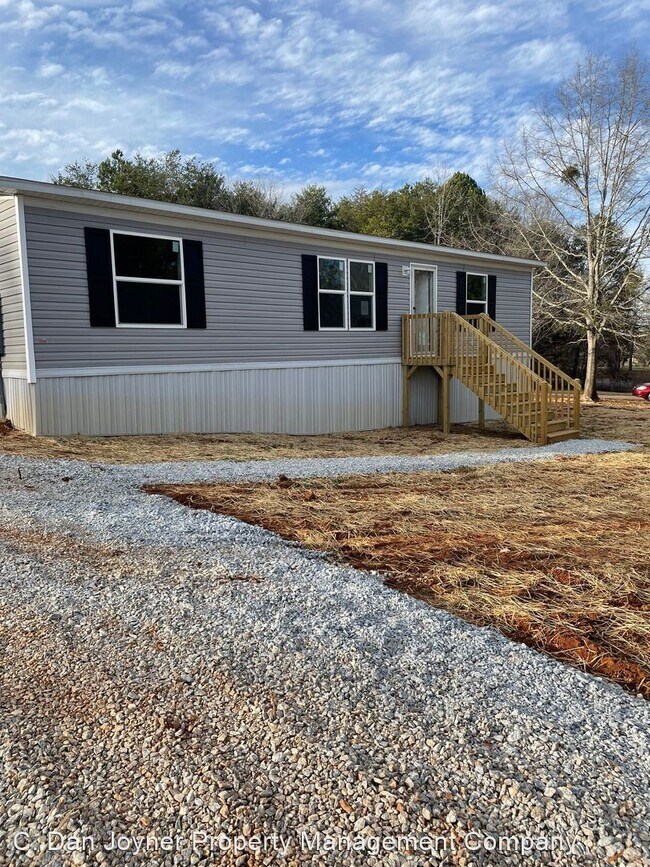3 br, 2 bath House - 83 Edith Drive - 3 br, 2 bath House - 83 Edith Drive