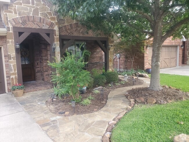 Building Photo - 1409 Hackett Creek Dr Unit 1409A Rental