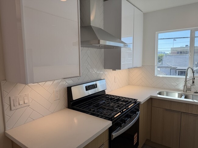 Photo - 4443 Clayton Ave Unit 6