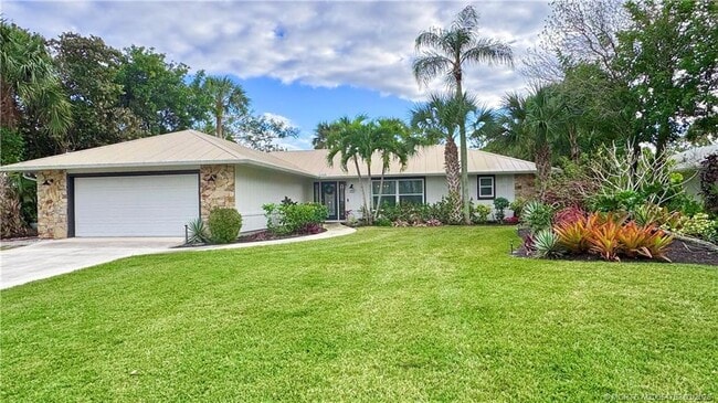 Photo - 323 SW Ridge Ln