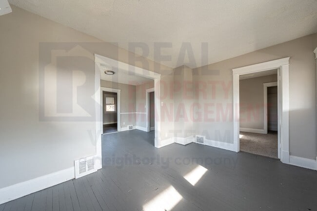 Photo - 987 Evangeline Rd Unit Upper