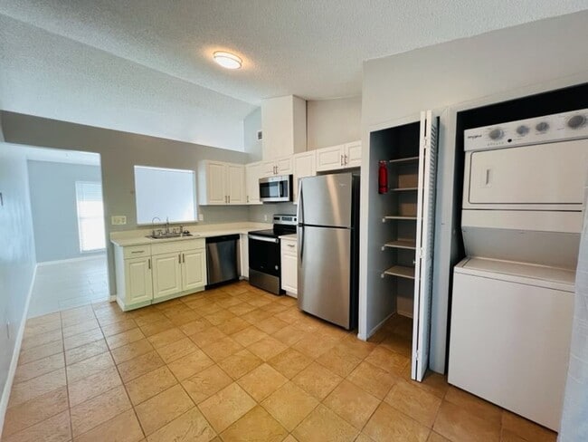 Photo - 2 Bedroom UCF Duplex