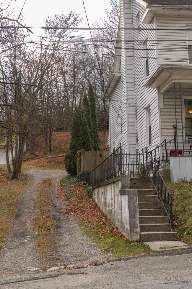 Photo - 221 Center St