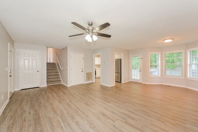 Photo - 430 Ivy Crest Dr