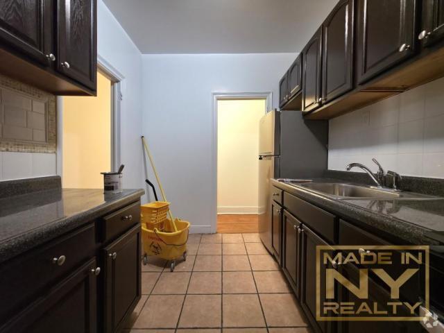 Building Photo - 1 bedroom in ASTORIA NY 11102 Unit 5A Rental